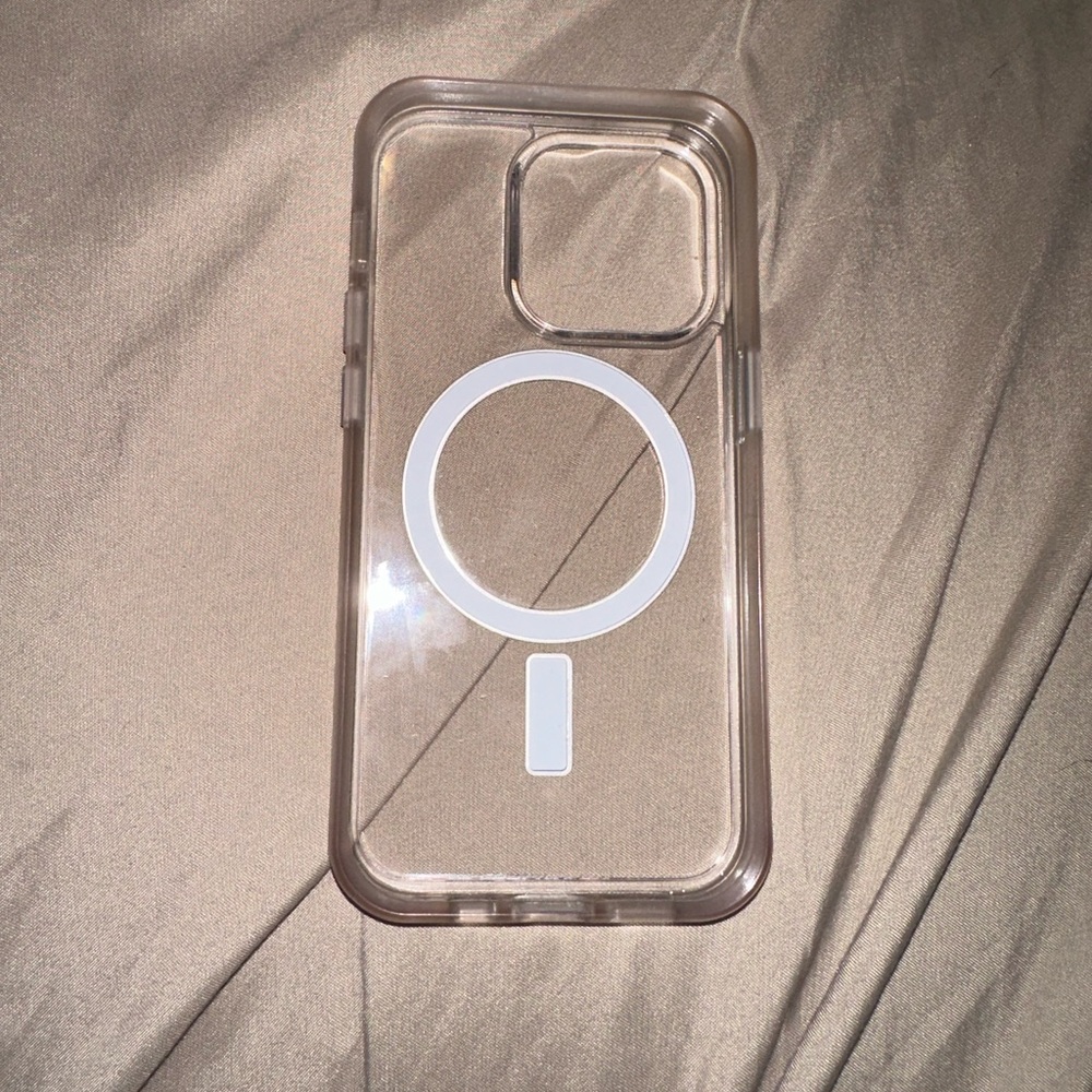 iPhone 14 pro OtterBox case. MagSafe